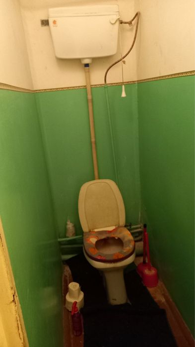 Padezni 2-qavatdan 7-11 -Maktab oldida