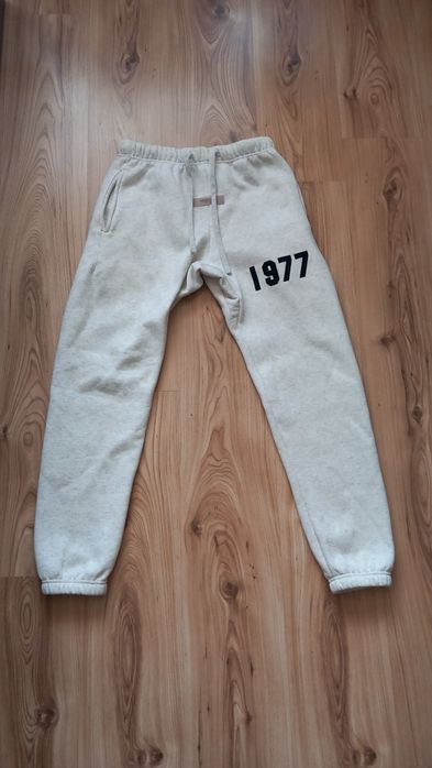 Долнище, суичър и худи на essentials, adidas, nike, jordan