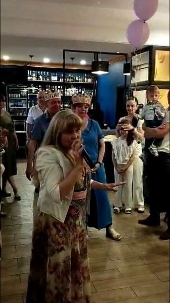 Организатор торжеств. Ведущая