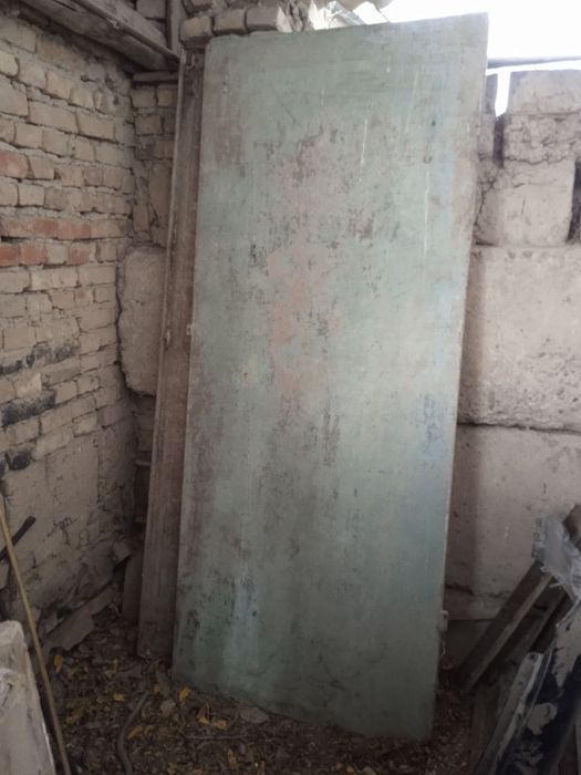 Темір есік сатылады.