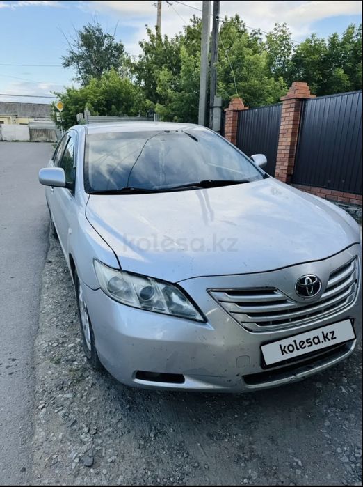 Машина Тайота камри 2007