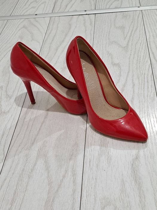 Pantofi stiletto mărimea 38