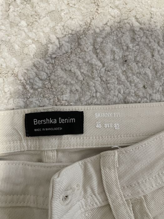 Blugi Bershka marime 40