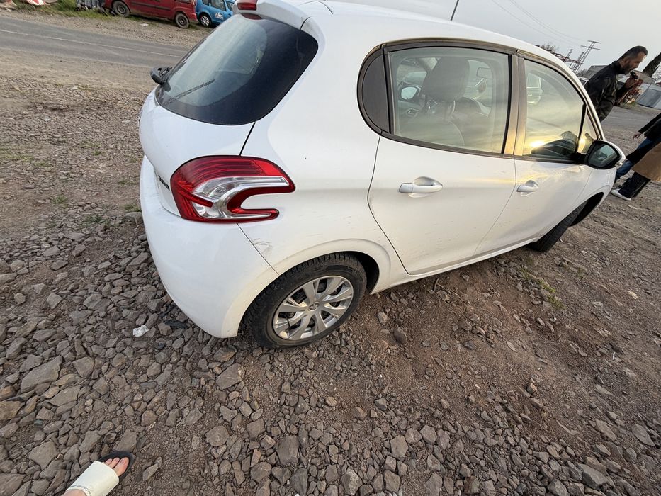 Пежо 208 1.3 82 кс бензин 2012г на части