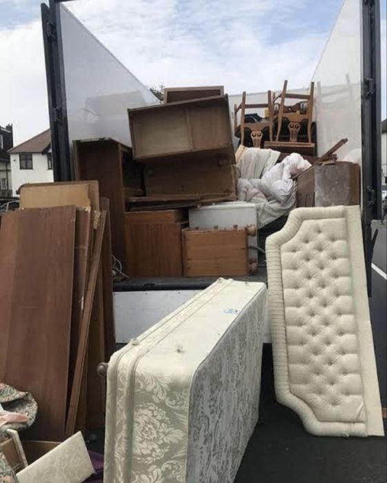 Debarasare Apartamente Mobila Veche Evacuare moloz  gunoi Debarasari.