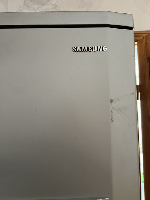 Холодильник марки Samsung