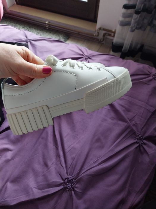 Tenesi piele Diesel marimea 38,5