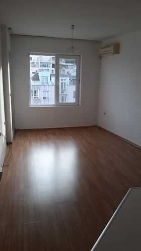 Дава се под наем Двустаен апартамент в Бургас, Меден рудник - зона А - 65 кв.м за 125 € - Снимка #3