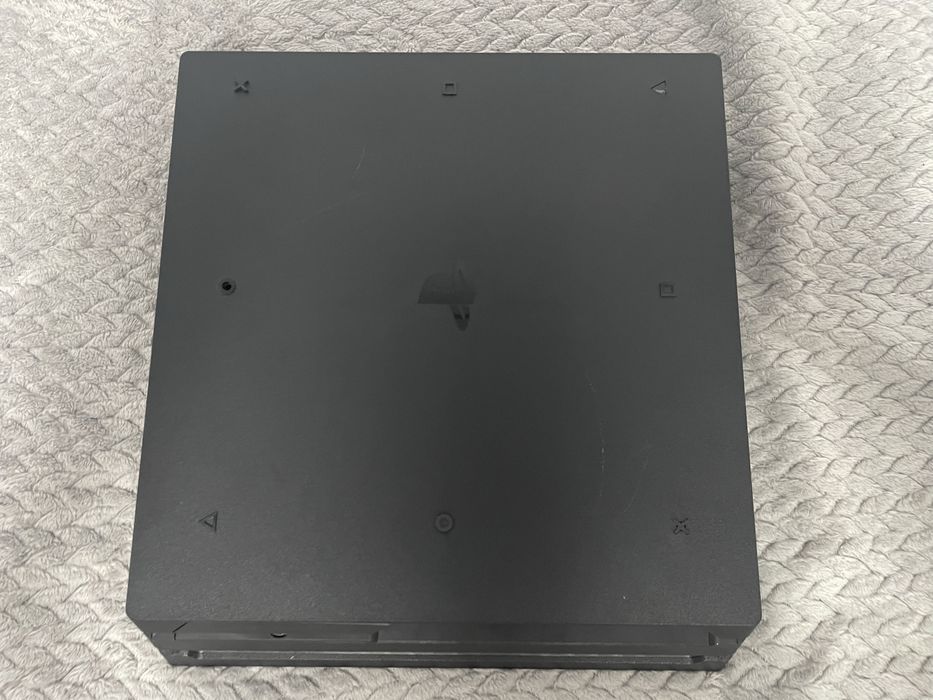 PS4 PRO 1TB CUH-7216B + Controller PS4 Roșu + 3 Jocuri - Stare Excelentă