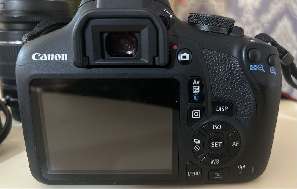 Фотоаппарат Canon EOS 2000D kit 18-55