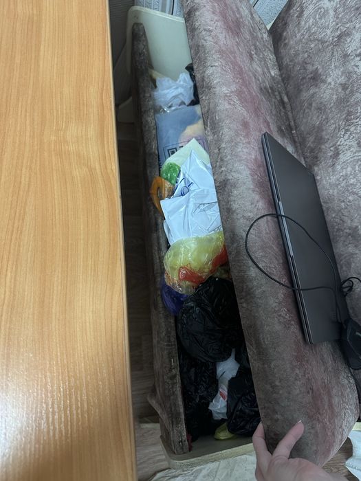 Продам кухонный диван со столом