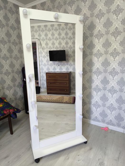 Зеркало для визажиста