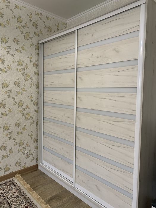 Шкаф купе почти новй