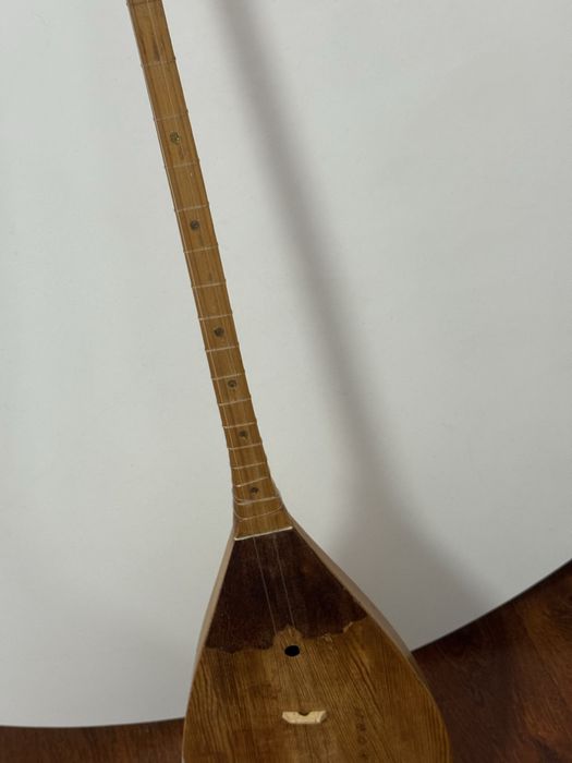 Продам домбру 3 тыс тг