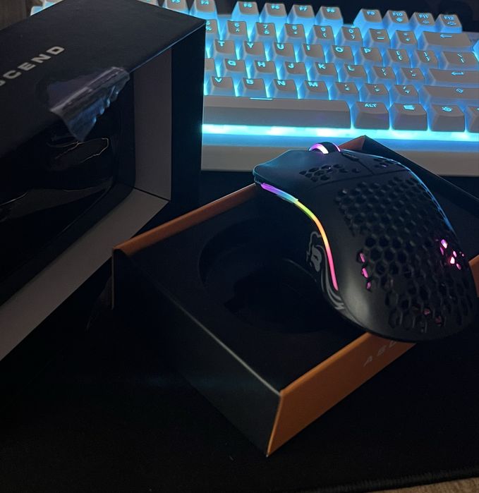Продавам геймърска мишка Glorious Model O Wireless (Matte Black)