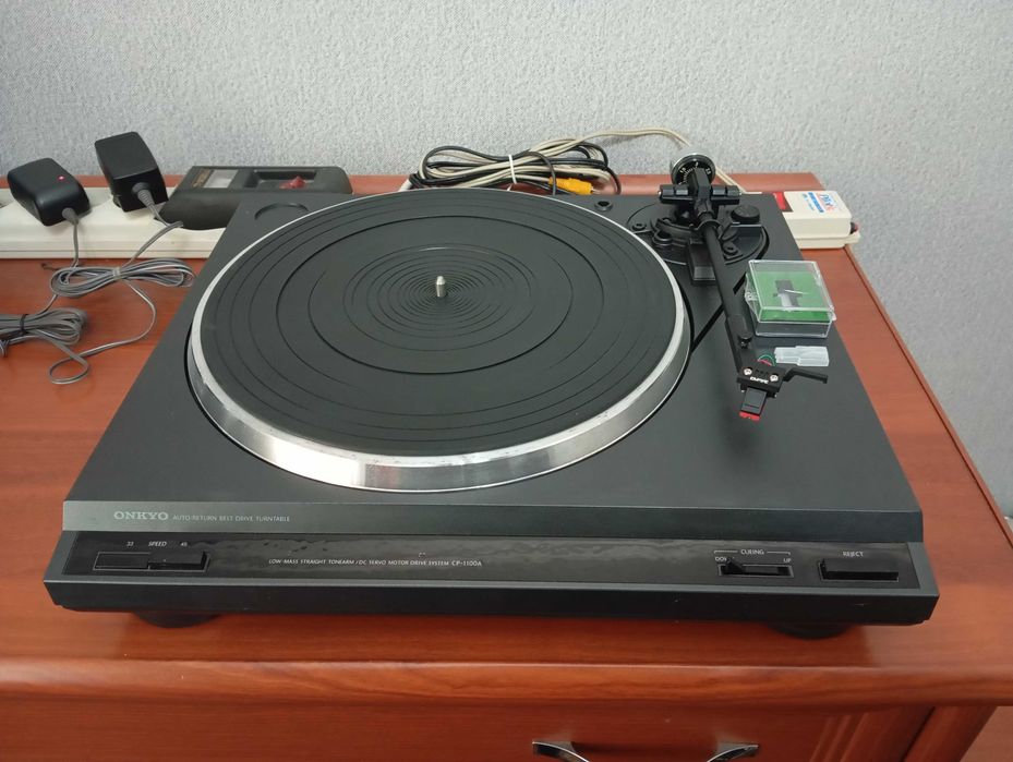 ONKYO проигрыватель винил дисков.