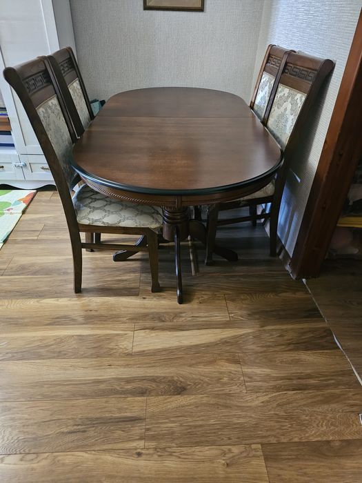 Срочно продам стол и 6 стульев