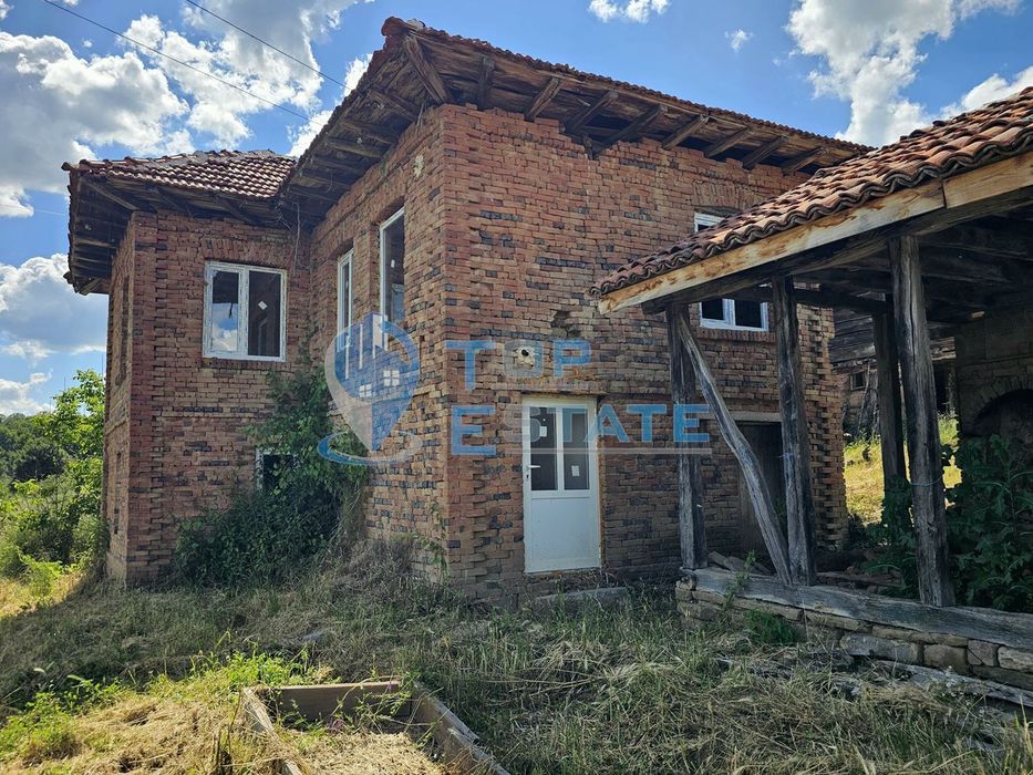 Тухлена къща в Балкана с вътрешна баня с тоалетна и прекрасна панорам