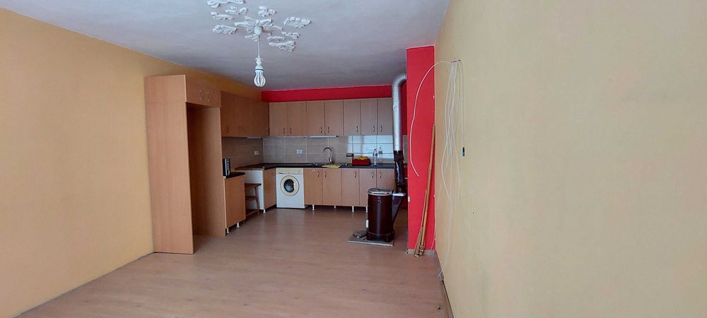 двустаен апартамент в санирана сграда в Елхово