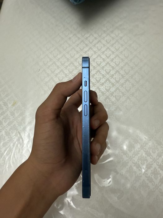 iPhone 13 с каропкой