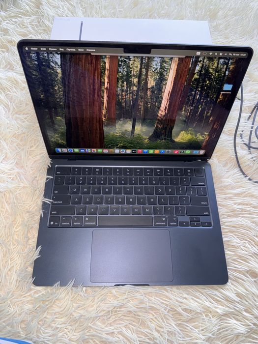 Продам MacBook Air M4 (256 GB / 16 GB)
