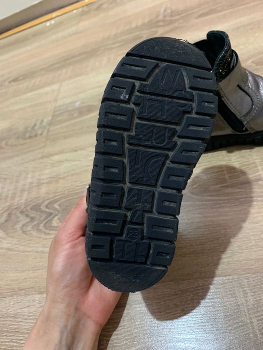 Ботинки на девочку 23 размер . Кожа- фирма Perlina. Б/у. 100 тыс.