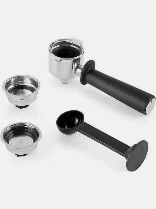 Кофеварка Рожковая DeLonghi EC235.BK / CR минимализм и классика