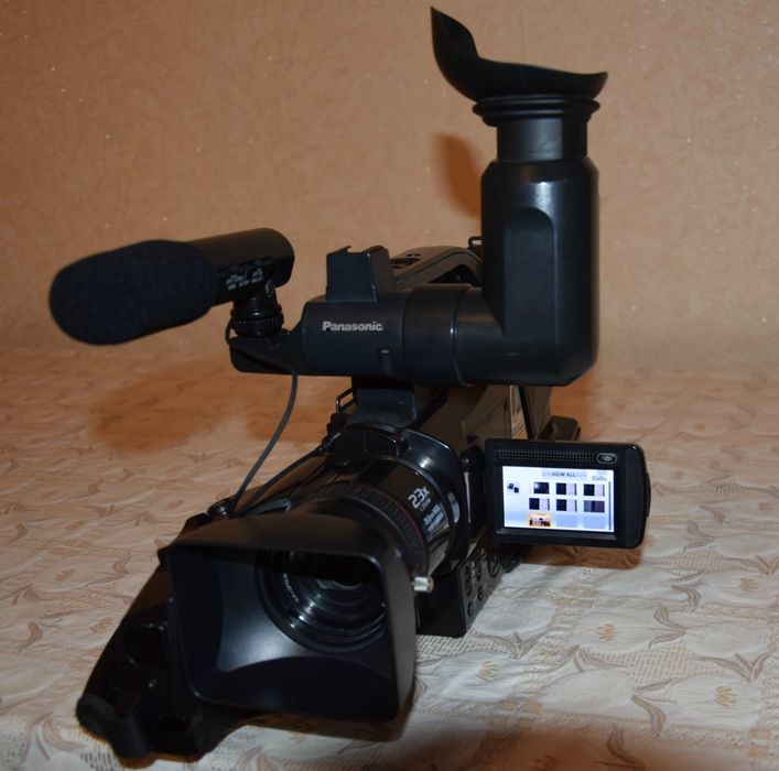 плечевая Full HD видеокамера Panasonic HDC-MDH1.
