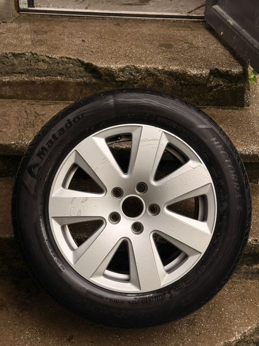 Vând Set complect de jante și anvelope Audi VW