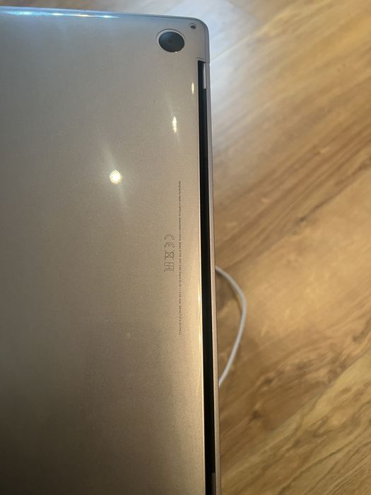 MacBook Pro. Хорошее состояние. Имеется чехол. . Торг.