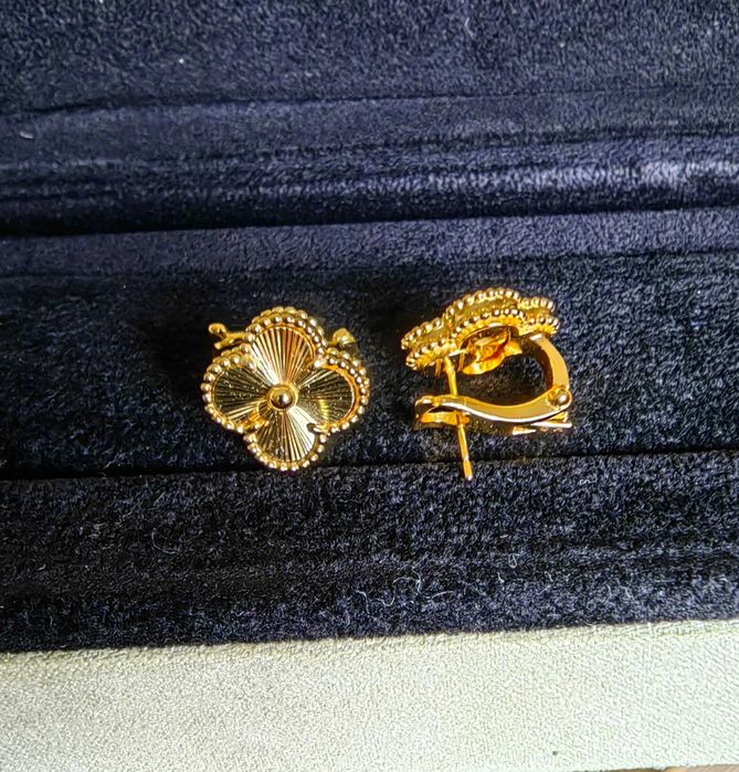 Златни обеци с черен оникс - Van Cleef & Arpels VCA Vintage Alhambra