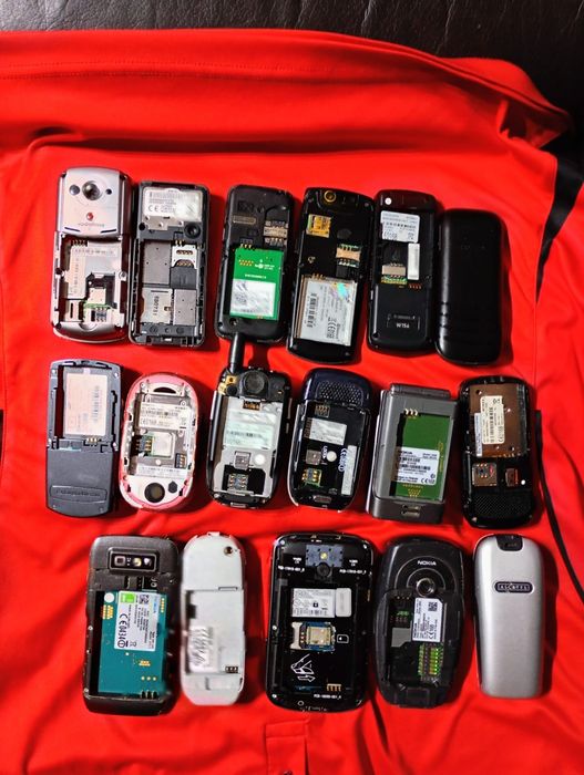 Lot de telefoane pt piese ( multe se aprind)
