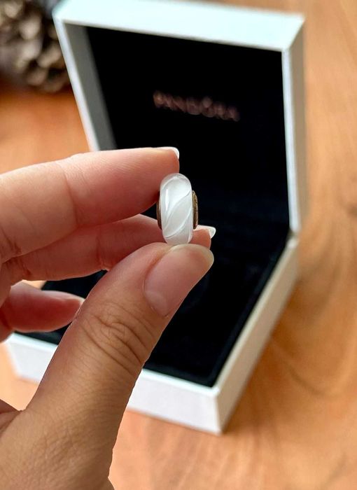 Оригинални Pandora гривна и висулки – сребро, позлата