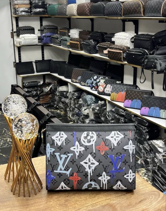 Louis Vuitton чанти / Тип Плик