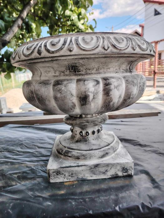 ghiveci flori (ciment alb)