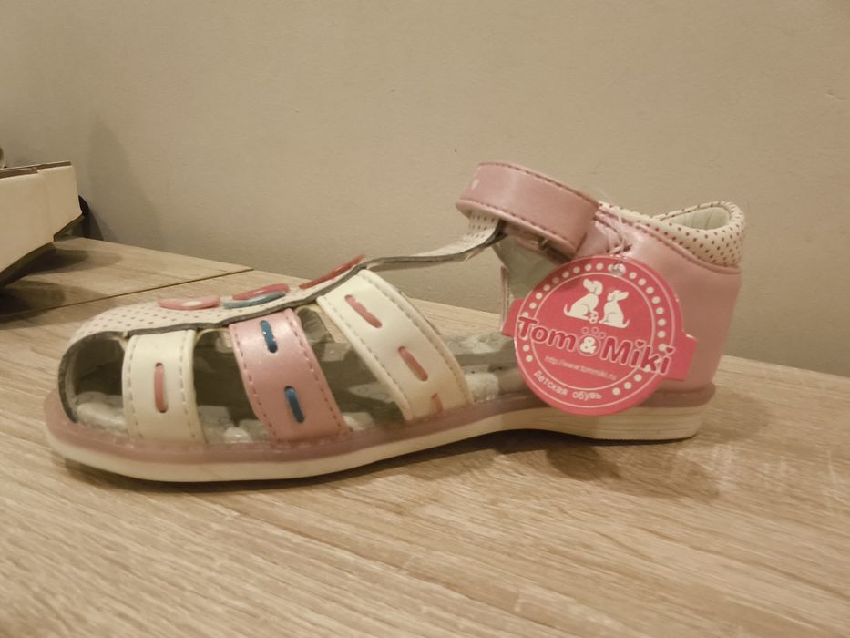 Новые детские босоножки
