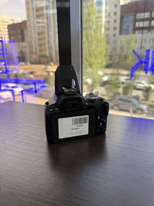 Фотоаппарат Canon EOS 250 D