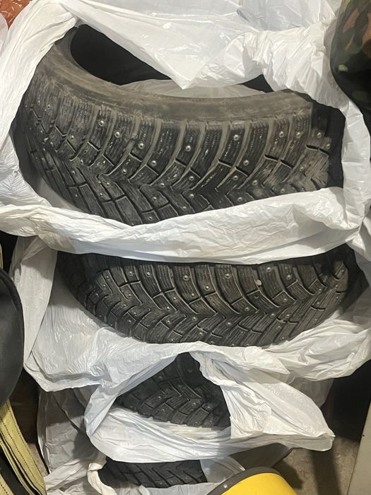 Продам шины 215,45,17