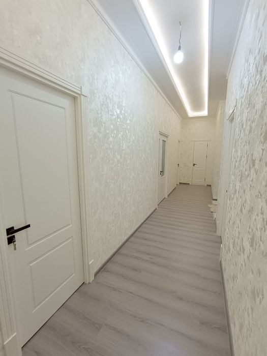 Янги пишган гишт дан курилган 2 соток 5 хона кухня подвал 3 санузел,