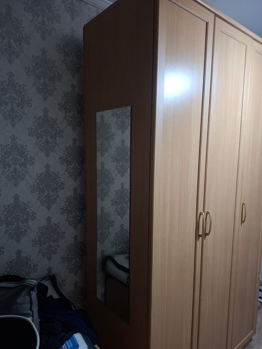 Срочно продам шкаф плательный,цена45тыс