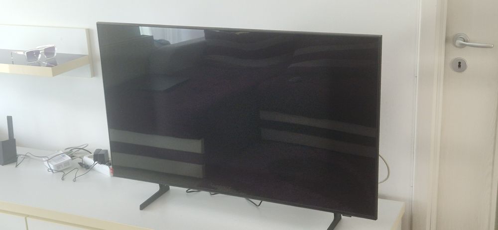 Vând televizor Samsung QLED 43" (108 cm) – Model 2025 – 4K Smart TV