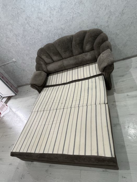 Продается диван и 2 кресла