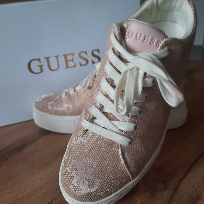 Маратонки...Guess