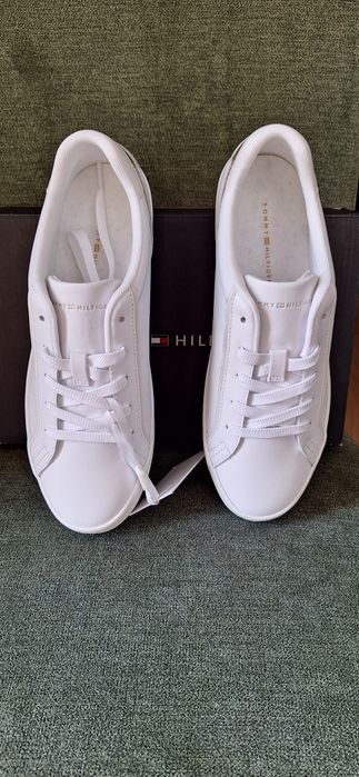 Tommy Hilfiger нови сникърси/маратонки, размер 39