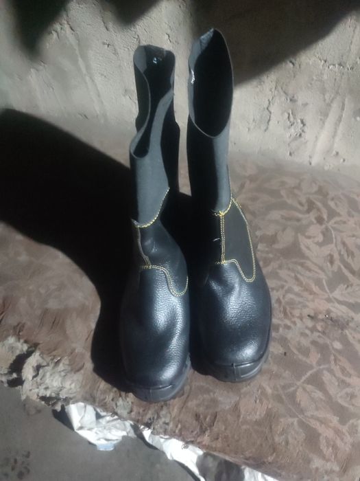 Продам Спец обувь новый 42 размер