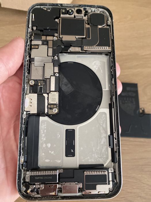 Корпус и iPhone 12 Перфектни-На части