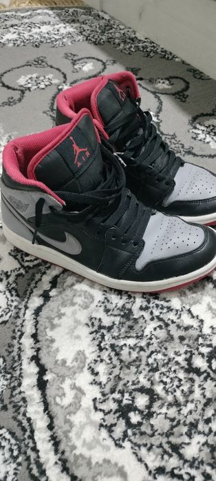 Jordan 1 red black