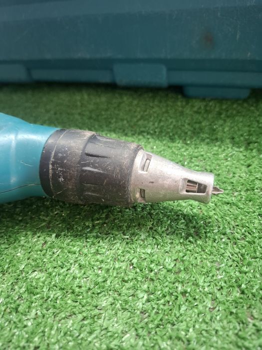 Винтоверт за гипсокартон на Makita BFS451