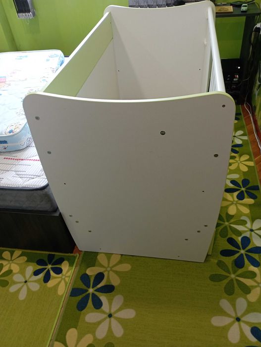 Продавам детско легло