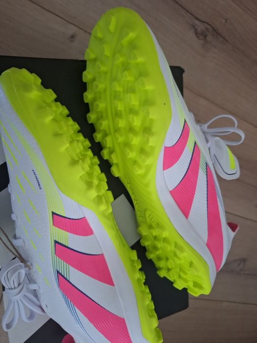 Чисто нови мъжки стоножки Adidas Predator, 44 номер